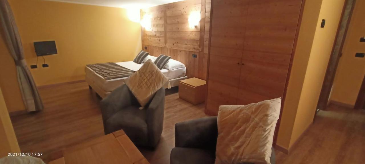 Chalet Alpina Hotel & Apartments La Thuile Exterior foto