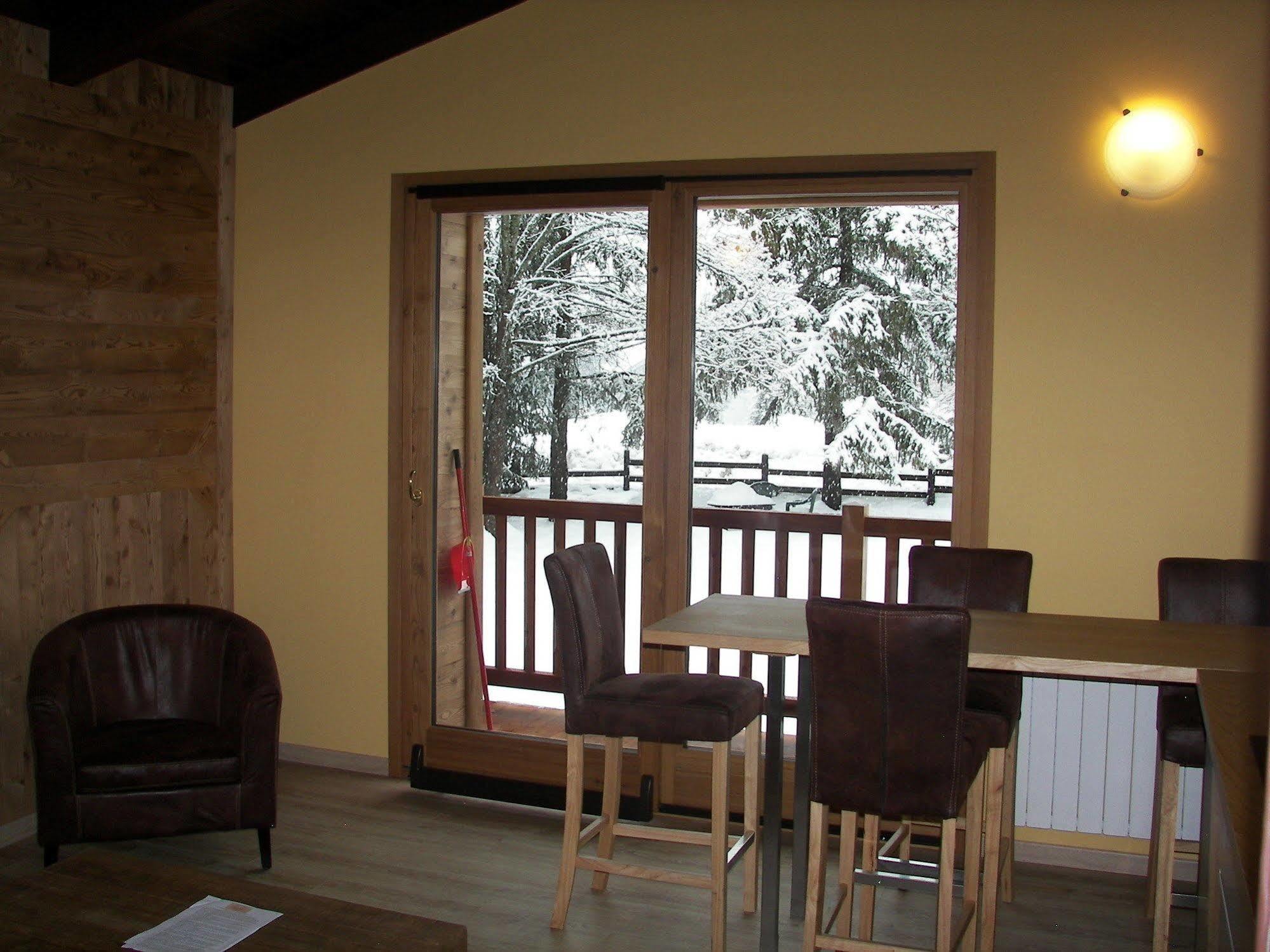 Chalet Alpina Hotel & Apartments La Thuile Exterior foto